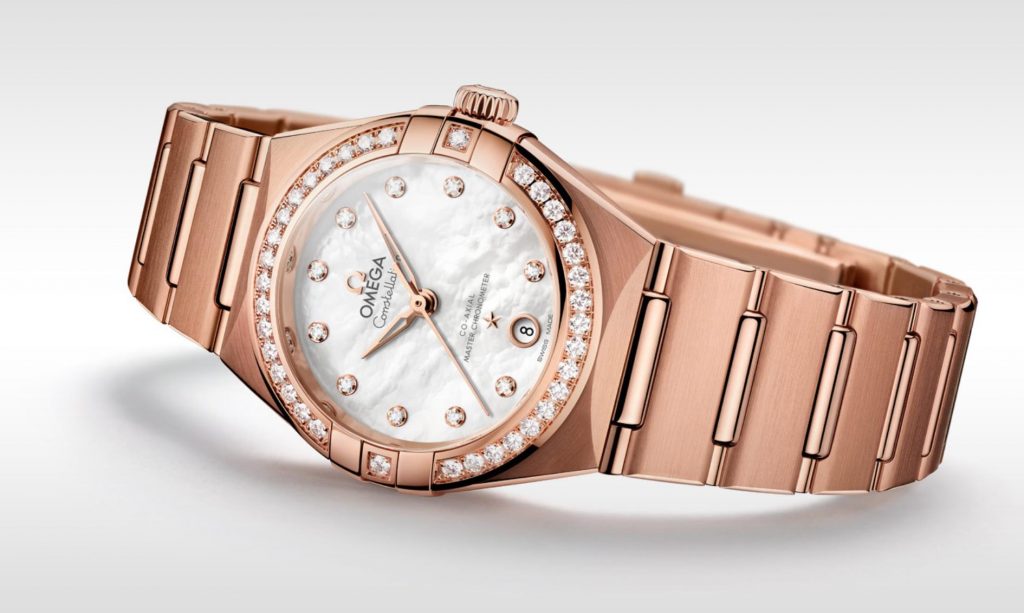 The white dial fake watch is decorated with diamonds.